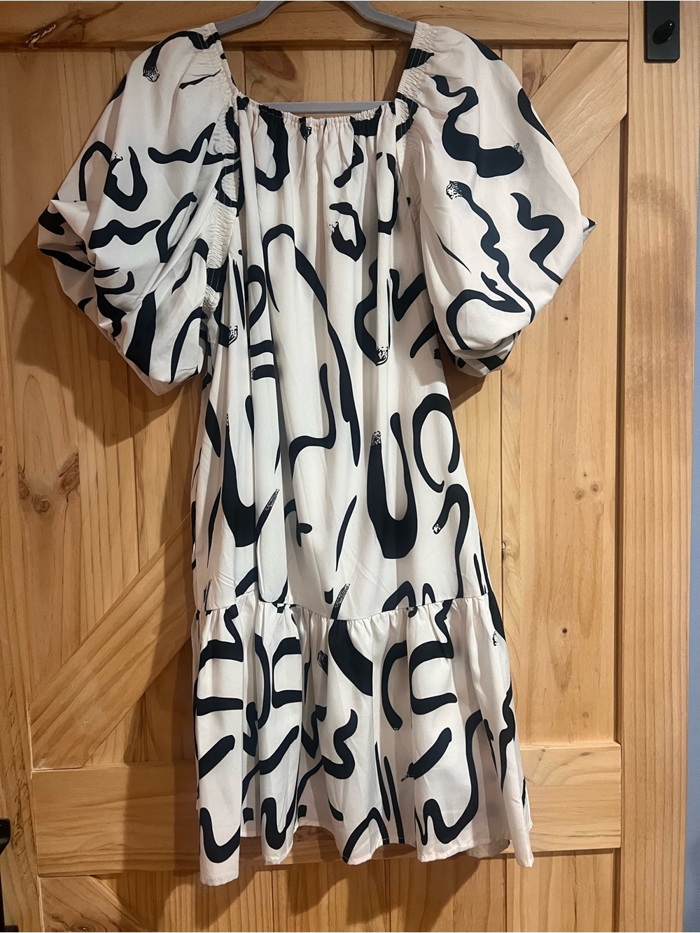 entro White Mini Dress with Black Graphic Swirls - Picture 3 of 3
